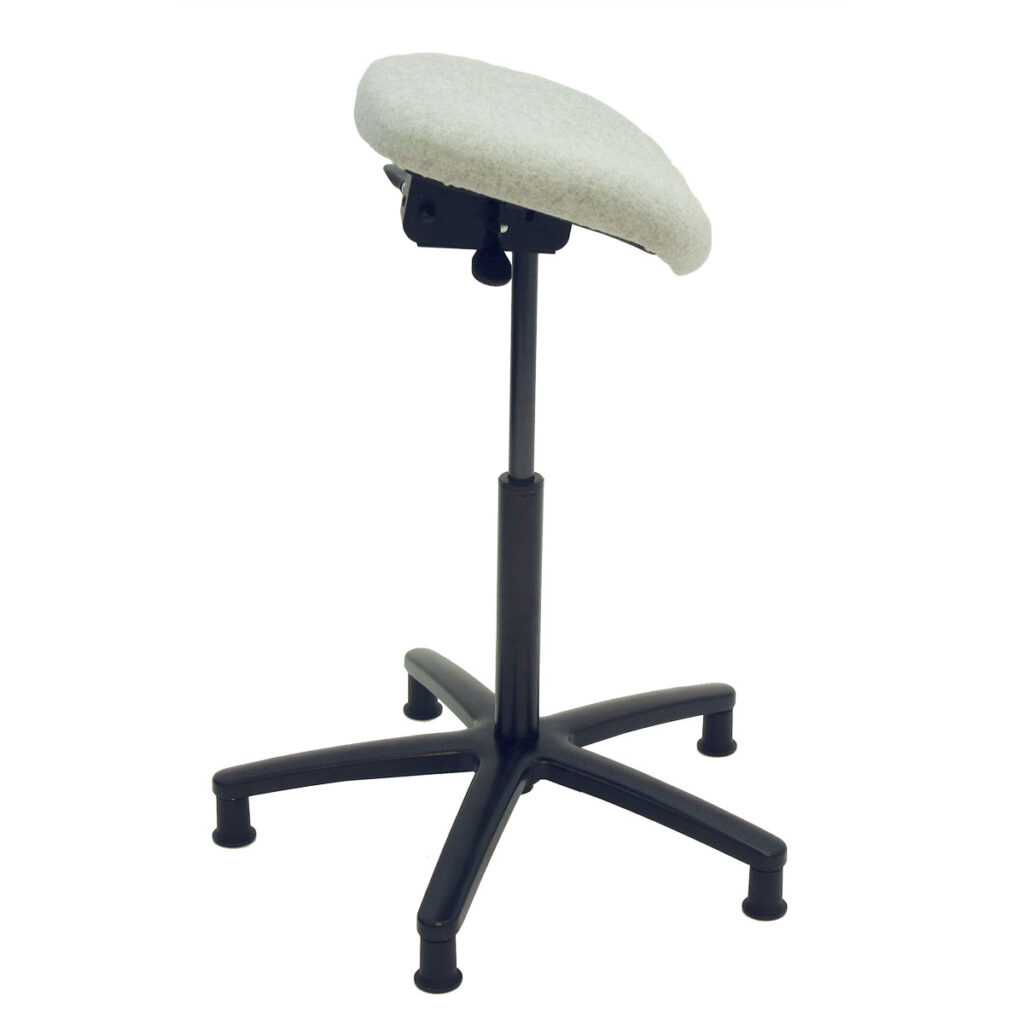 TS7 saddle chair